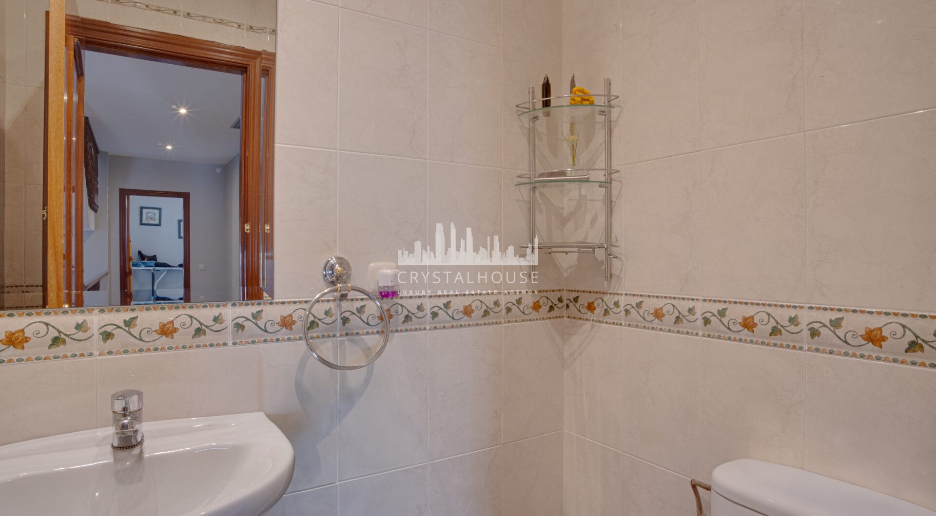 Przestronne pięć sypialnia Villa w Xarblanca, Marbella z widokiem na morze