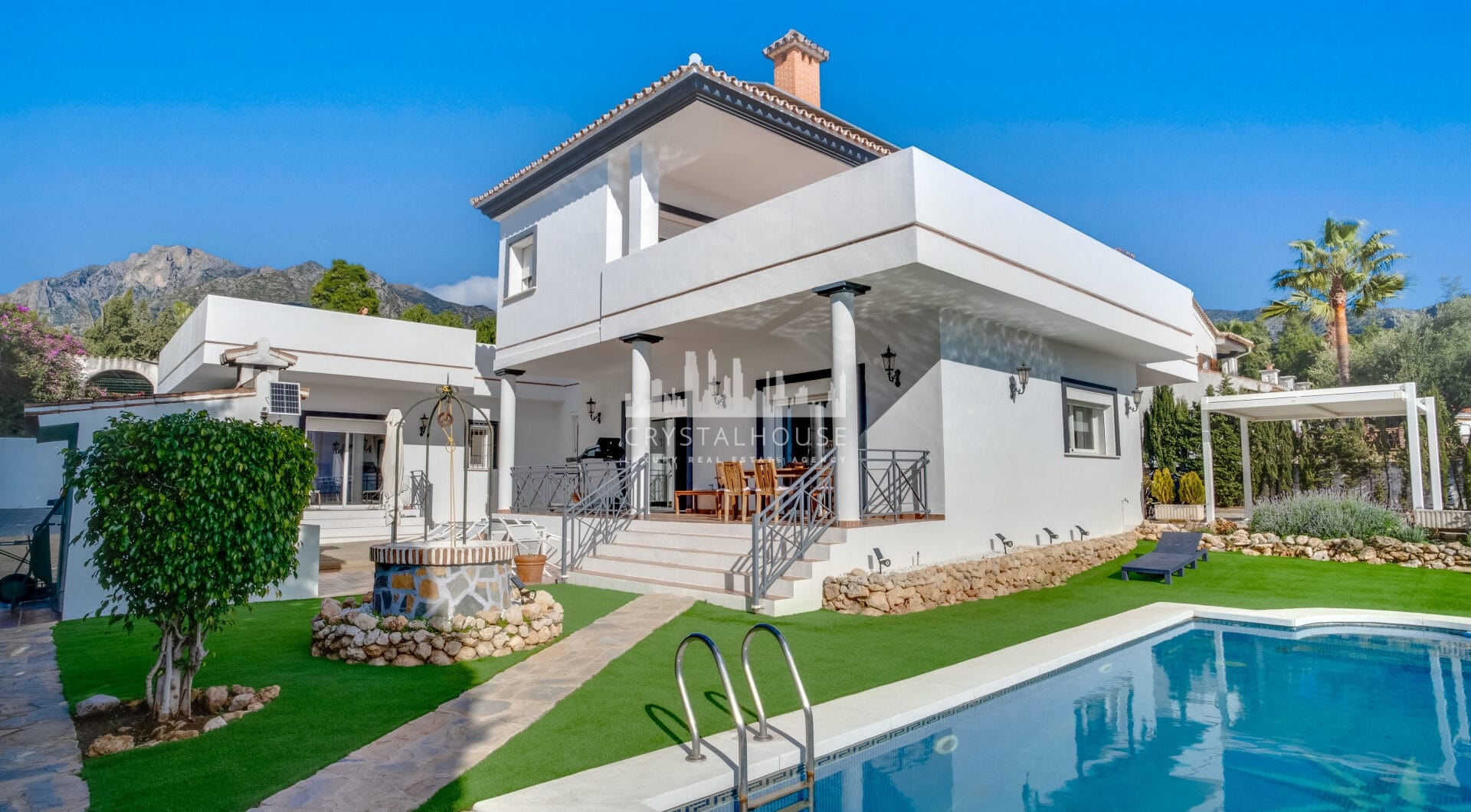 Przestronne pięć sypialnia Villa w Xarblanca, Marbella z widokiem na morze