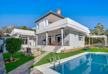 Przestronne pięć sypialnia Villa w Xarblanca, Marbella z widokiem na morze