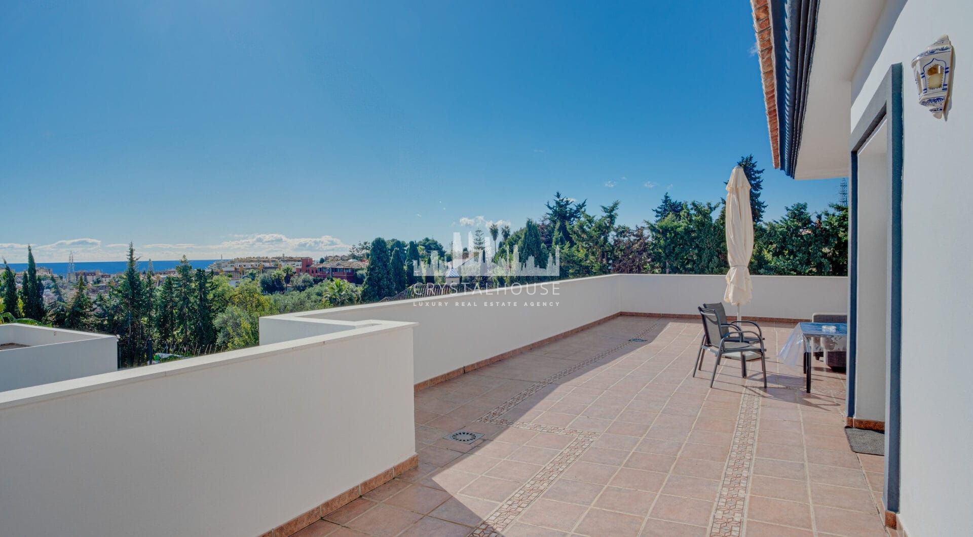 Przestronne pięć sypialnia Villa w Xarblanca, Marbella z widokiem na morze
