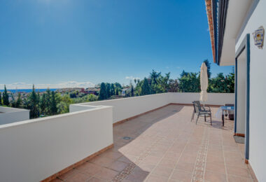 Przestronne pięć sypialnia Villa w Xarblanca, Marbella z widokiem na morze