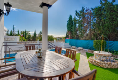 Przestronne pięć sypialnia Villa w Xarblanca, Marbella z widokiem na morze