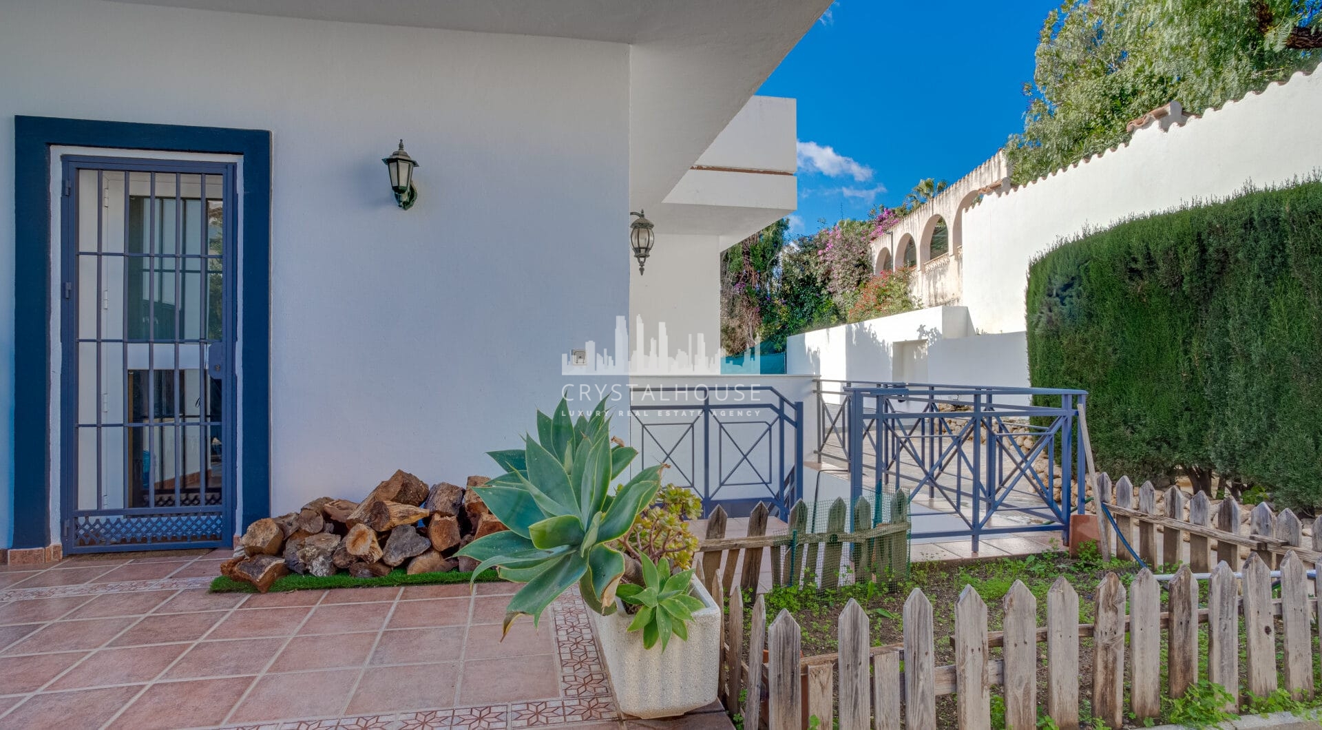 Przestronne pięć sypialnia Villa w Xarblanca, Marbella z widokiem na morze
