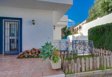 Przestronne pięć sypialnia Villa w Xarblanca, Marbella z widokiem na morze