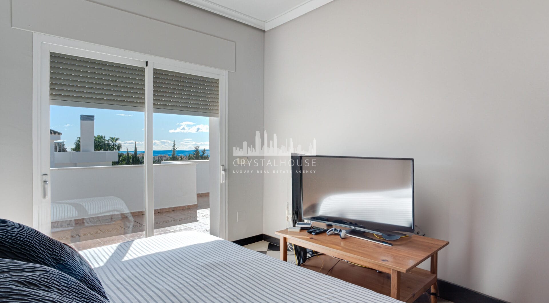 Przestronne pięć sypialnia Villa w Xarblanca, Marbella z widokiem na morze