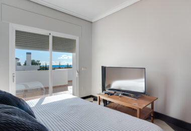 Przestronne pięć sypialnia Villa w Xarblanca, Marbella z widokiem na morze
