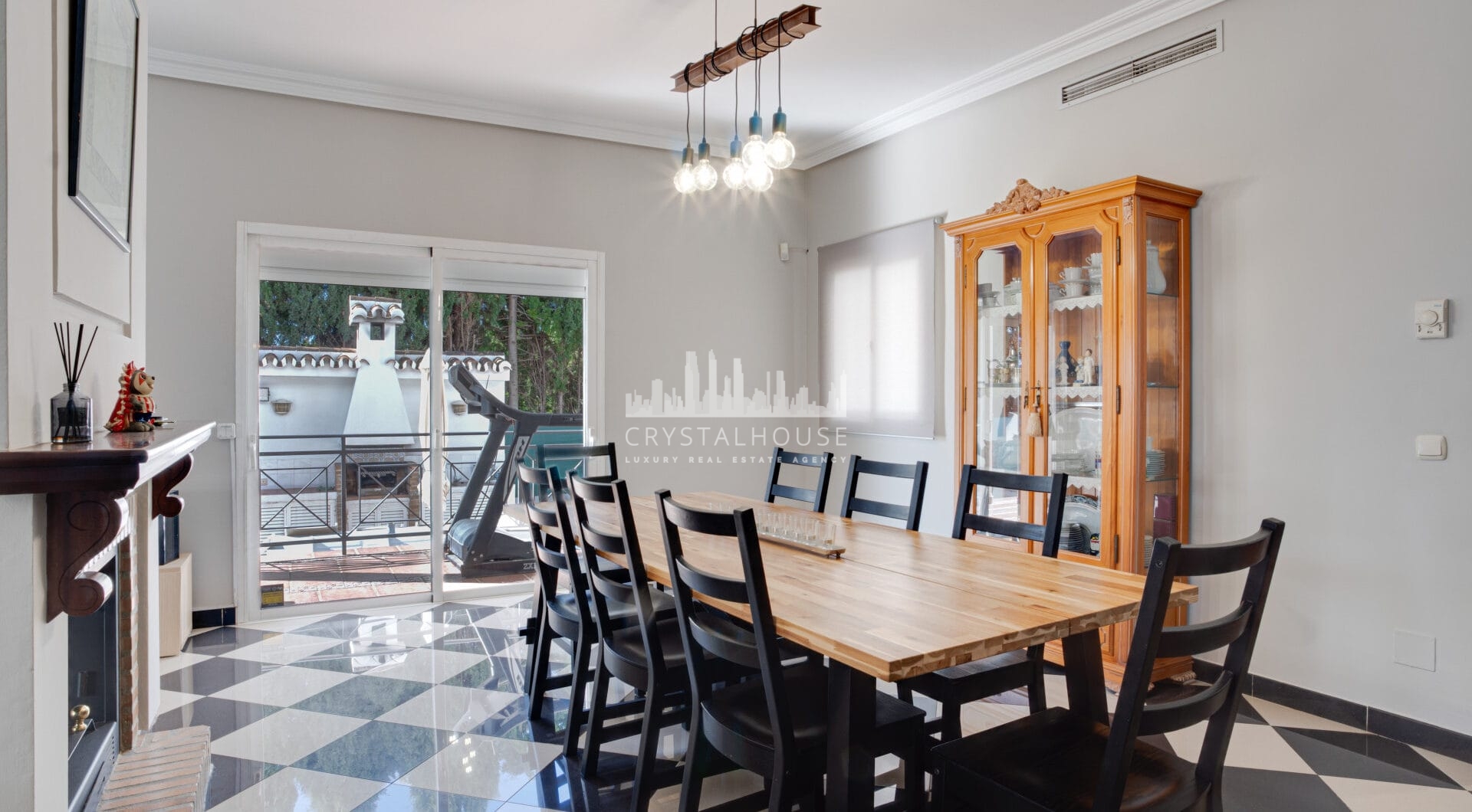 Przestronne pięć sypialnia Villa w Xarblanca, Marbella z widokiem na morze