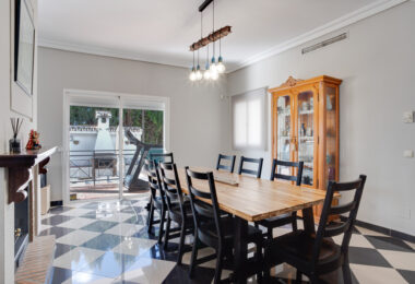 Przestronne pięć sypialnia Villa w Xarblanca, Marbella z widokiem na morze