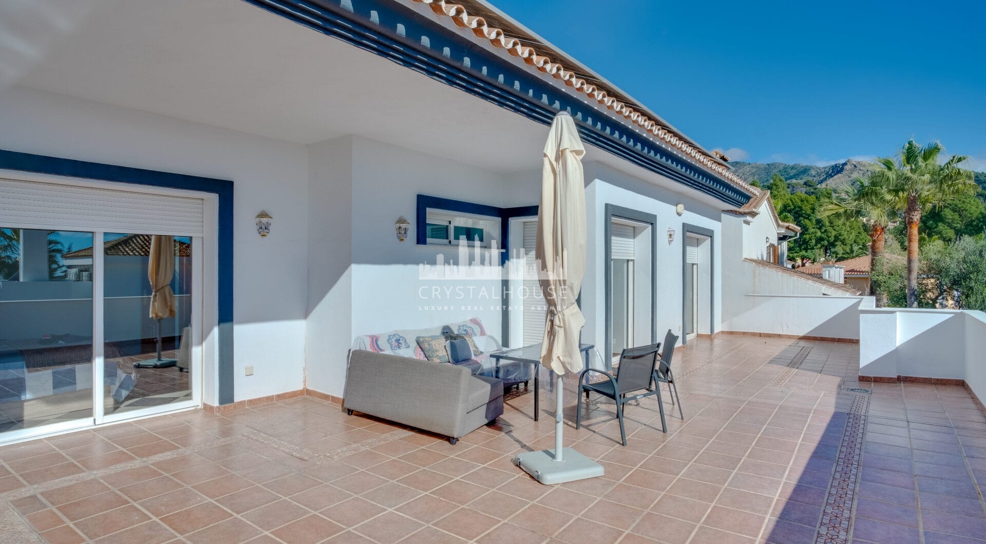 Przestronne pięć sypialnia Villa w Xarblanca, Marbella z widokiem na morze