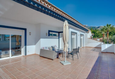 Przestronne pięć sypialnia Villa w Xarblanca, Marbella z widokiem na morze