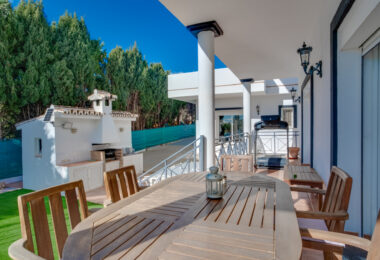 Przestronne pięć sypialnia Villa w Xarblanca, Marbella z widokiem na morze