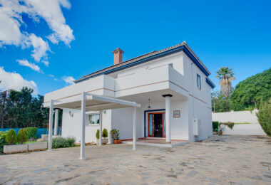 Przestronne pięć sypialnia Villa w Xarblanca, Marbella z widokiem na morze