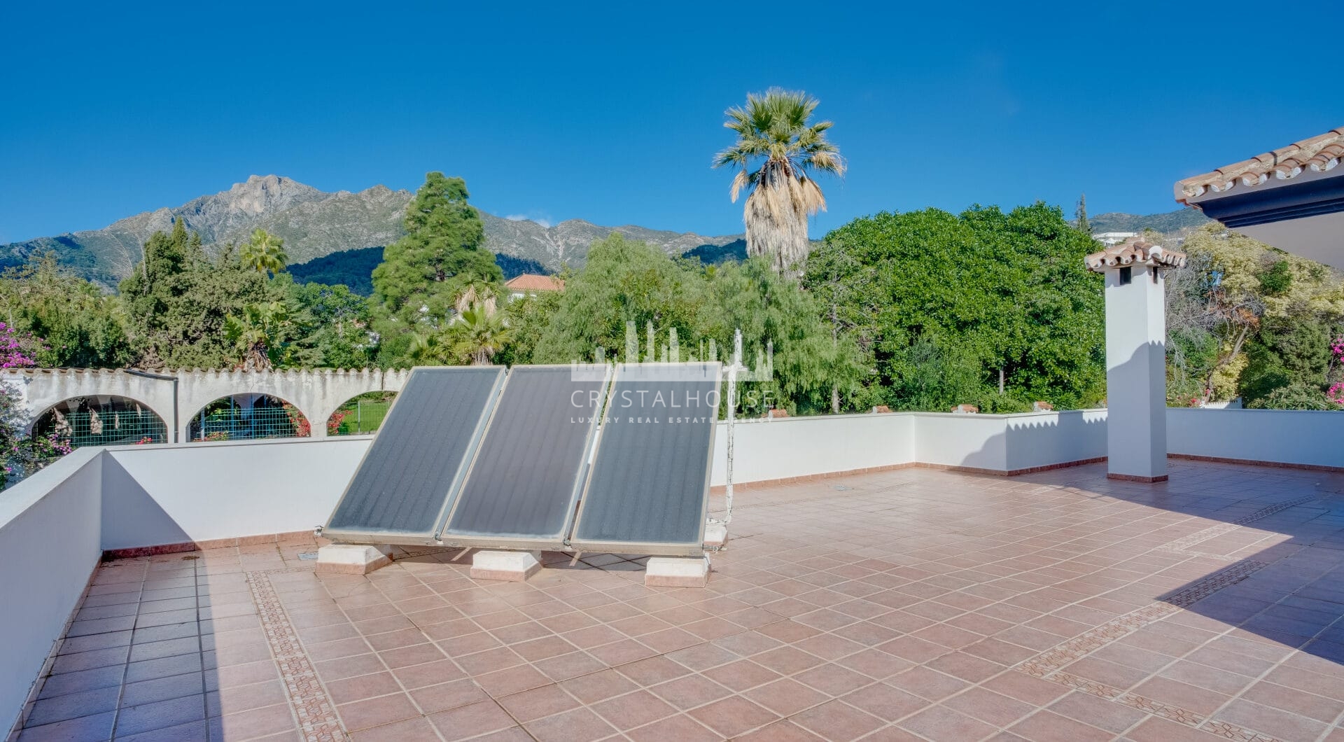Przestronne pięć sypialnia Villa w Xarblanca, Marbella z widokiem na morze