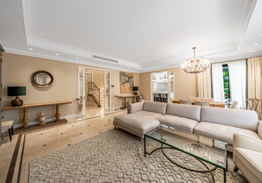 Zjawiskowa Willa na Sprzedaż w Prestigioznej Okolicy Los Flamingos