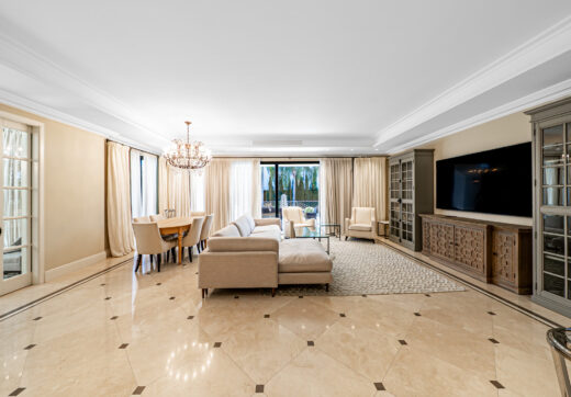 Zjawiskowa Willa na Sprzedaż w Prestigioznej Okolicy Los Flamingos