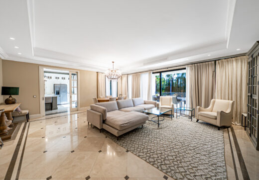 Zjawiskowa Willa na Sprzedaż w Prestigioznej Okolicy Los Flamingos