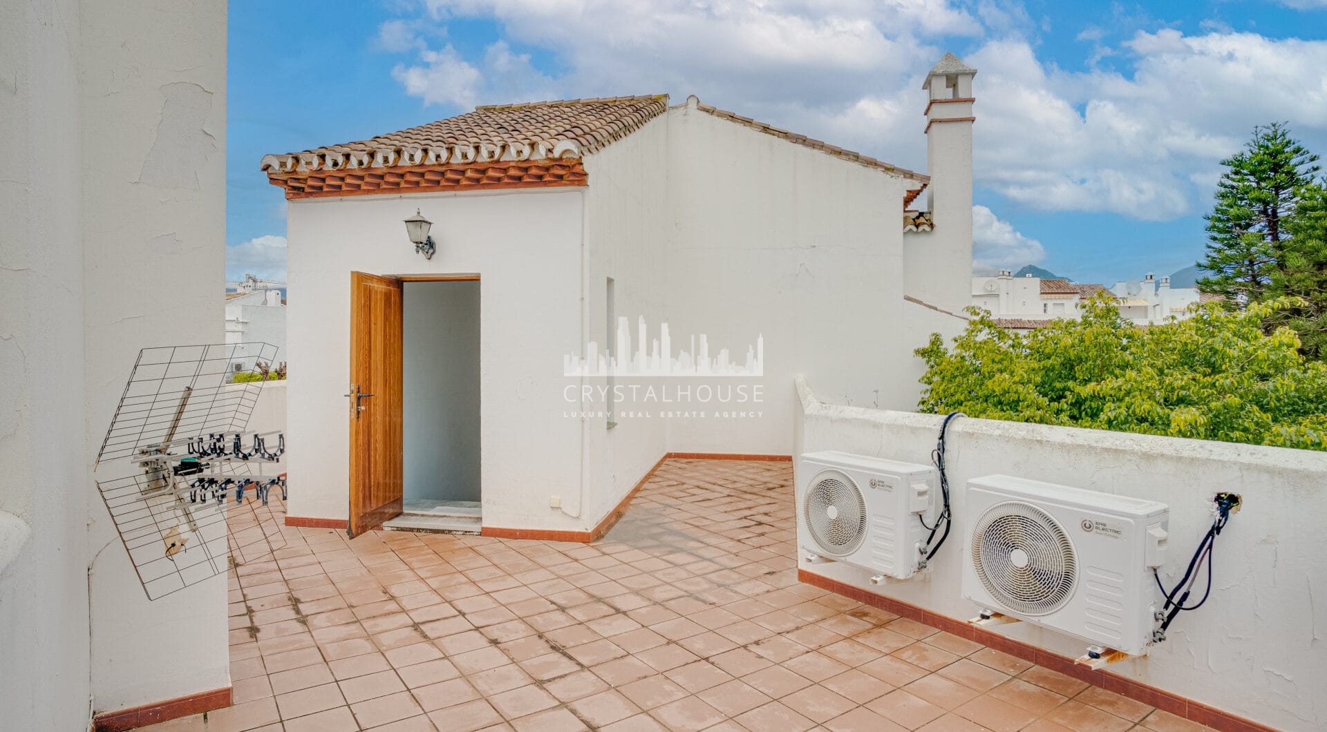 Wspaniały trzypokojowy dom z widokiem na morze, położony w Bel Air, Estepona.