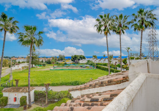 Wspaniały trzypokojowy dom z widokiem na morze, położony w Bel Air, Estepona.