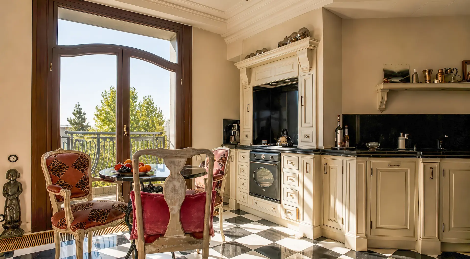 Rezydencja Opera luksusowy penthouse z klasyczną kuchnią, stylową jadalnią i wyjściem na balkon