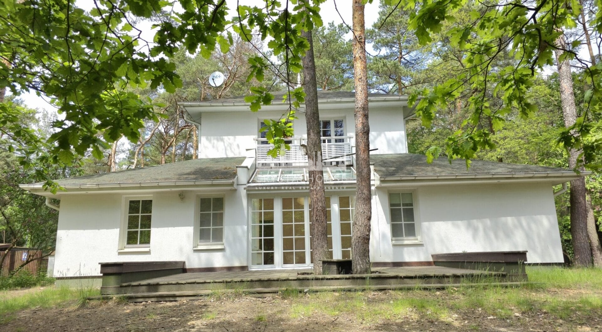 Urokliwy dom z ogrodem wśród sosen | Wawer