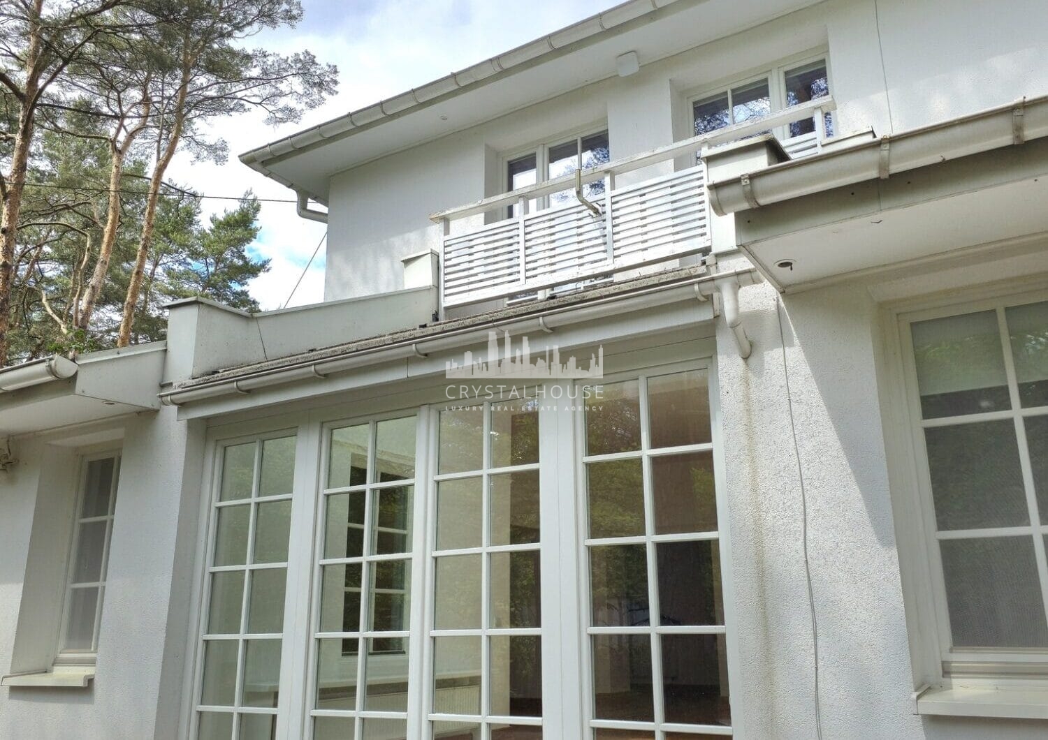 Urokliwy dom z ogrodem wśród sosen | Wawer