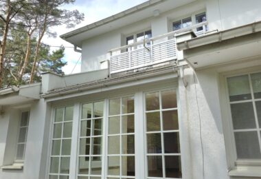 Urokliwy dom z ogrodem wśród sosen | Wawer