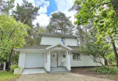 Urokliwy dom z ogrodem wśród sosen | Wawer