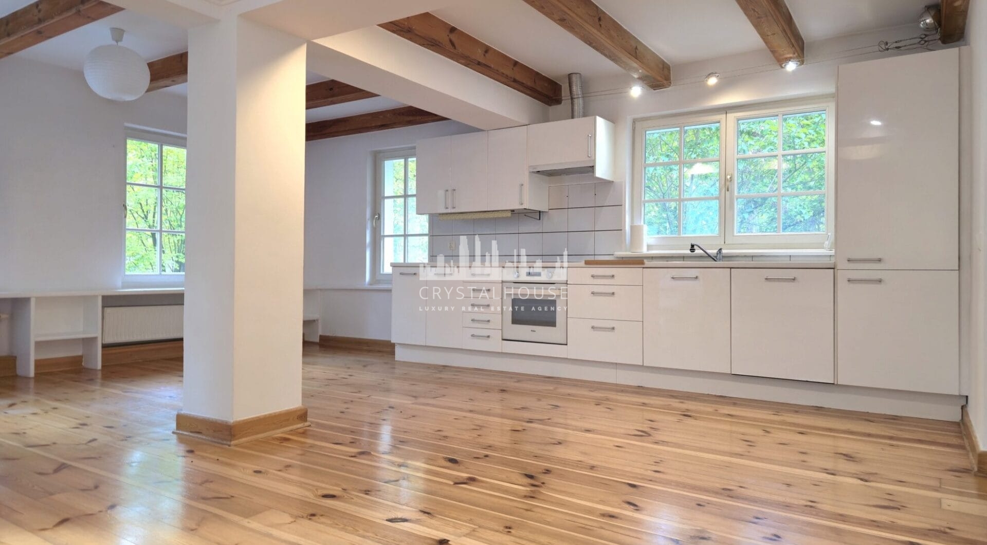 Urokliwy dom z ogrodem wśród sosen | Wawer