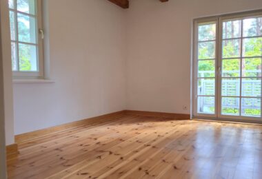 Urokliwy dom z ogrodem wśród sosen | Wawer