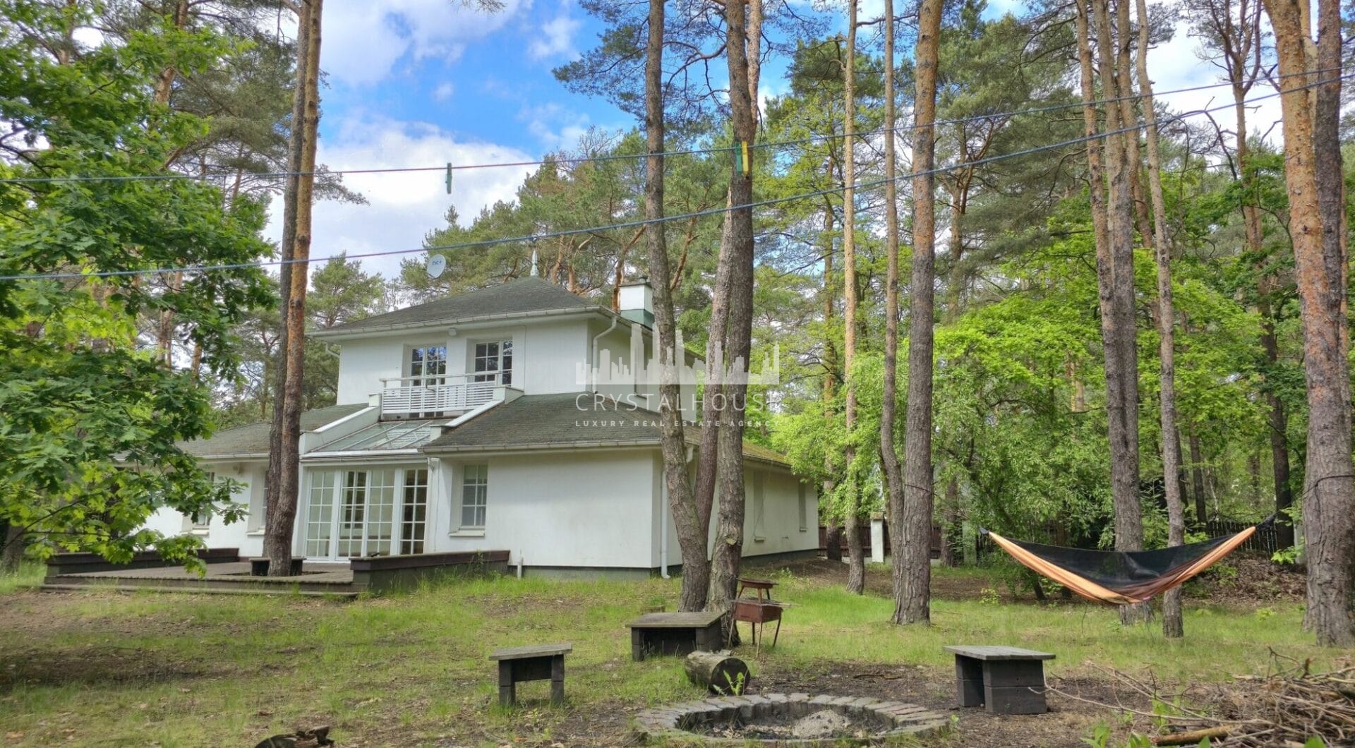 Urokliwy dom z ogrodem wśród sosen | Wawer