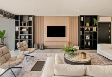 Luksusowy odnowiony apartament Frontline z panoramicznymi widokami w Benaboli, Puerto Banús