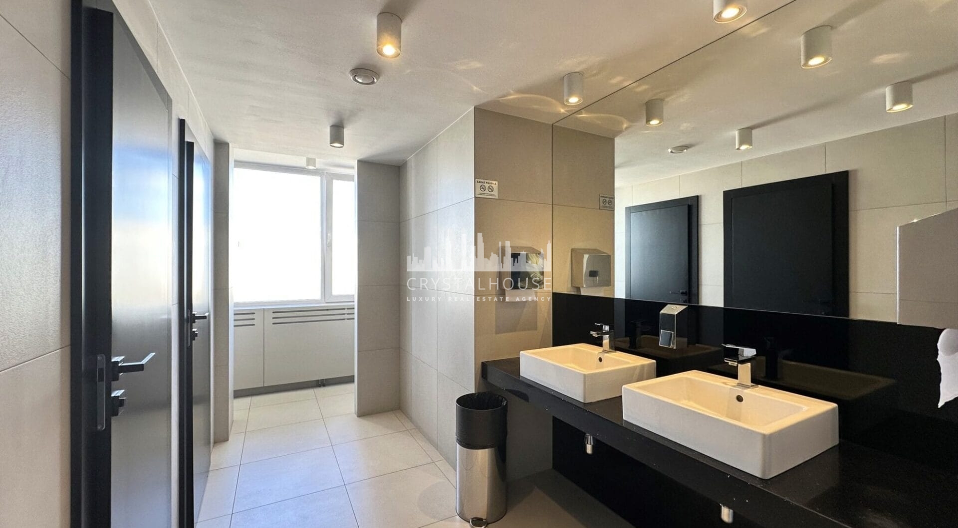 Przestronne Biuro na Wynajem – Krucza, Warszawa