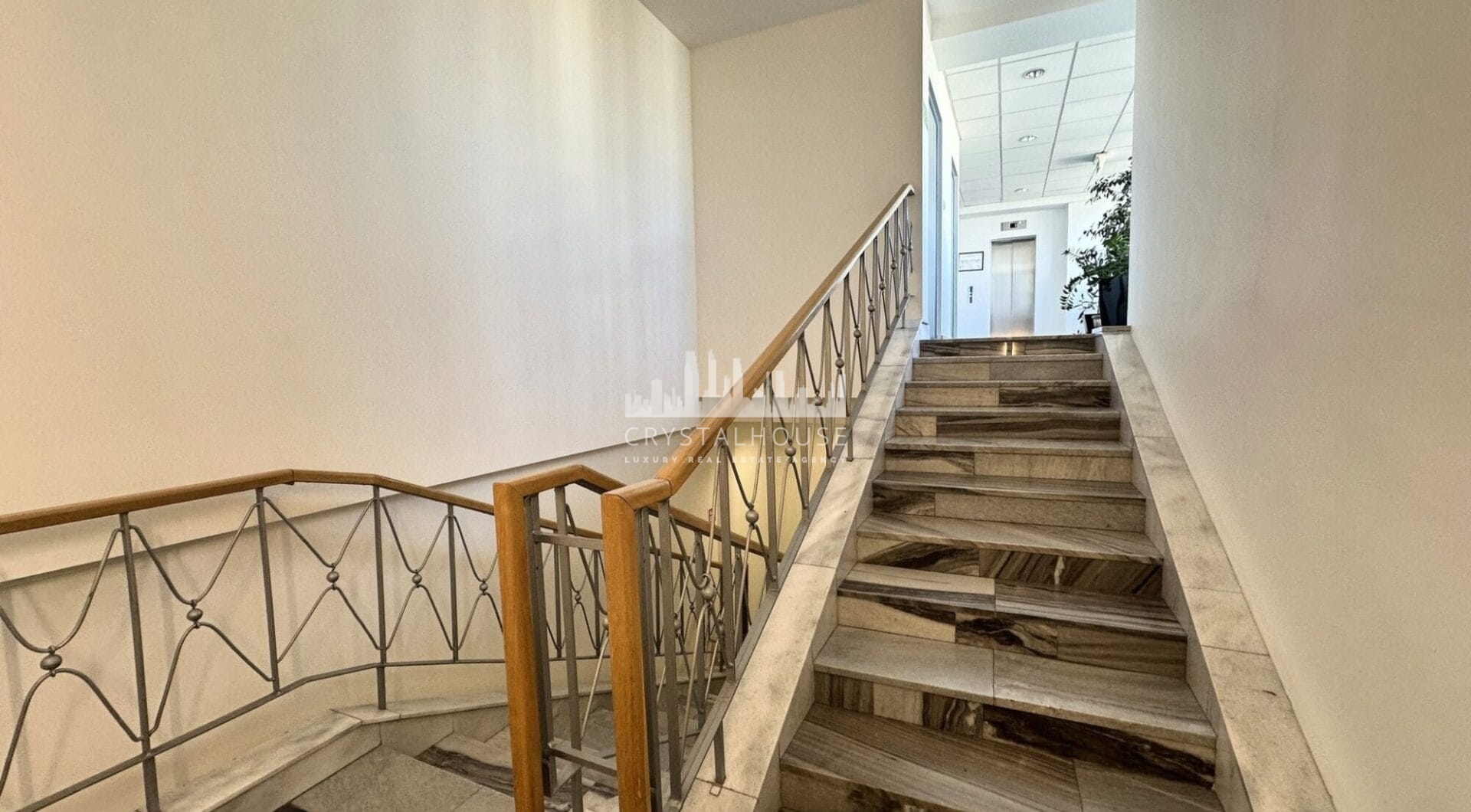 Przestronne Biuro na Wynajem – Krucza, Warszawa