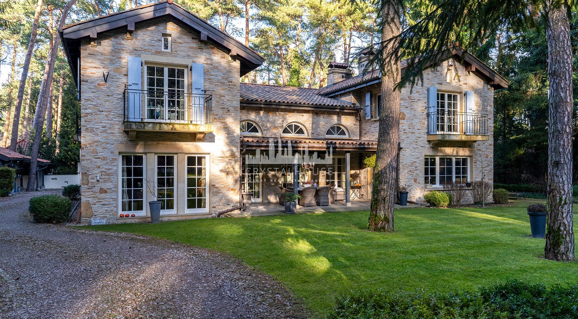 Dom w Magdalence House in Magdalenka