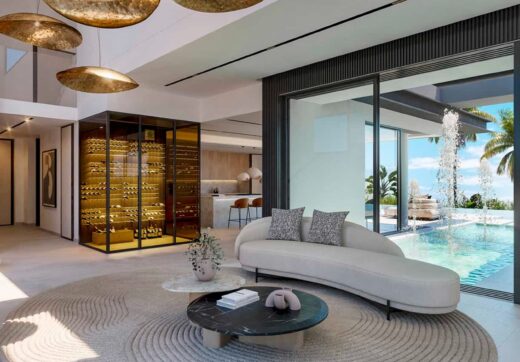 Zaprojaktowane przez Gonzalez Jacobsen, wiodące studio architektoniczne w Marbelli, i starannie wykonane przez firmę budowlaną Bonifacio Solís, te bliźniacze wille mają idealne pochodzenie.