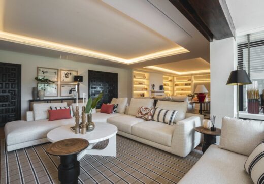 WYJĄTKOWA WILLA Z ANDALUSKIM UROKIEM, Z WIDOKIEM NA MORZE I POLE GOLFOWE