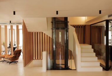 SPEKTAKULARNA, CAŁKOWICIE ODNOWIONA WILLA Z PIĘCIOMA SYPIALNIAMI POŁOŻONA W LA MERCED, W POBLIŻU ZŁOTEJ MILY W MARBELLI