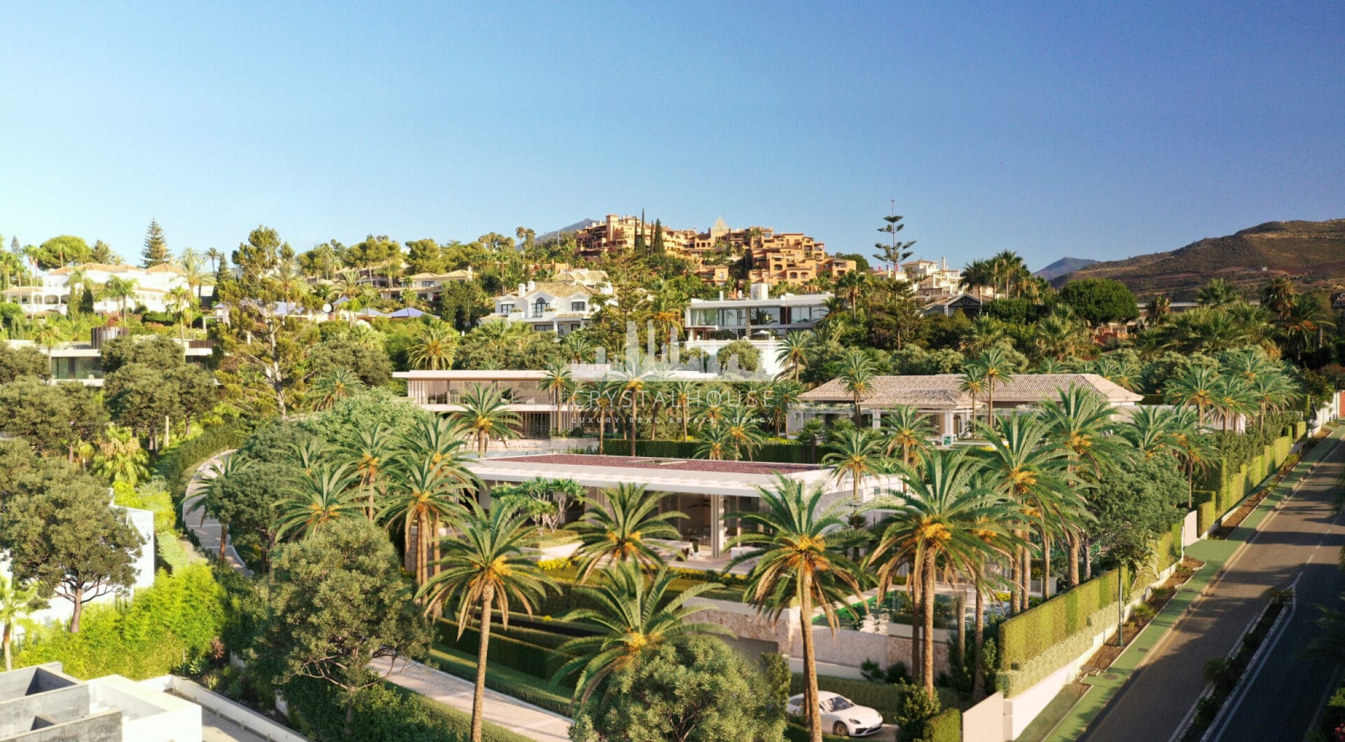 Ta wyjątkowa działka cieszy się doskonałą lokalizacją w samym sercu La Cerquilla, ekskluzywnej enklawy mieszkalnej.