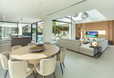 Villa Sirius to nowoczesna willa położona w pożądanej okolicy Las Brisas, Nueva Andalucía.