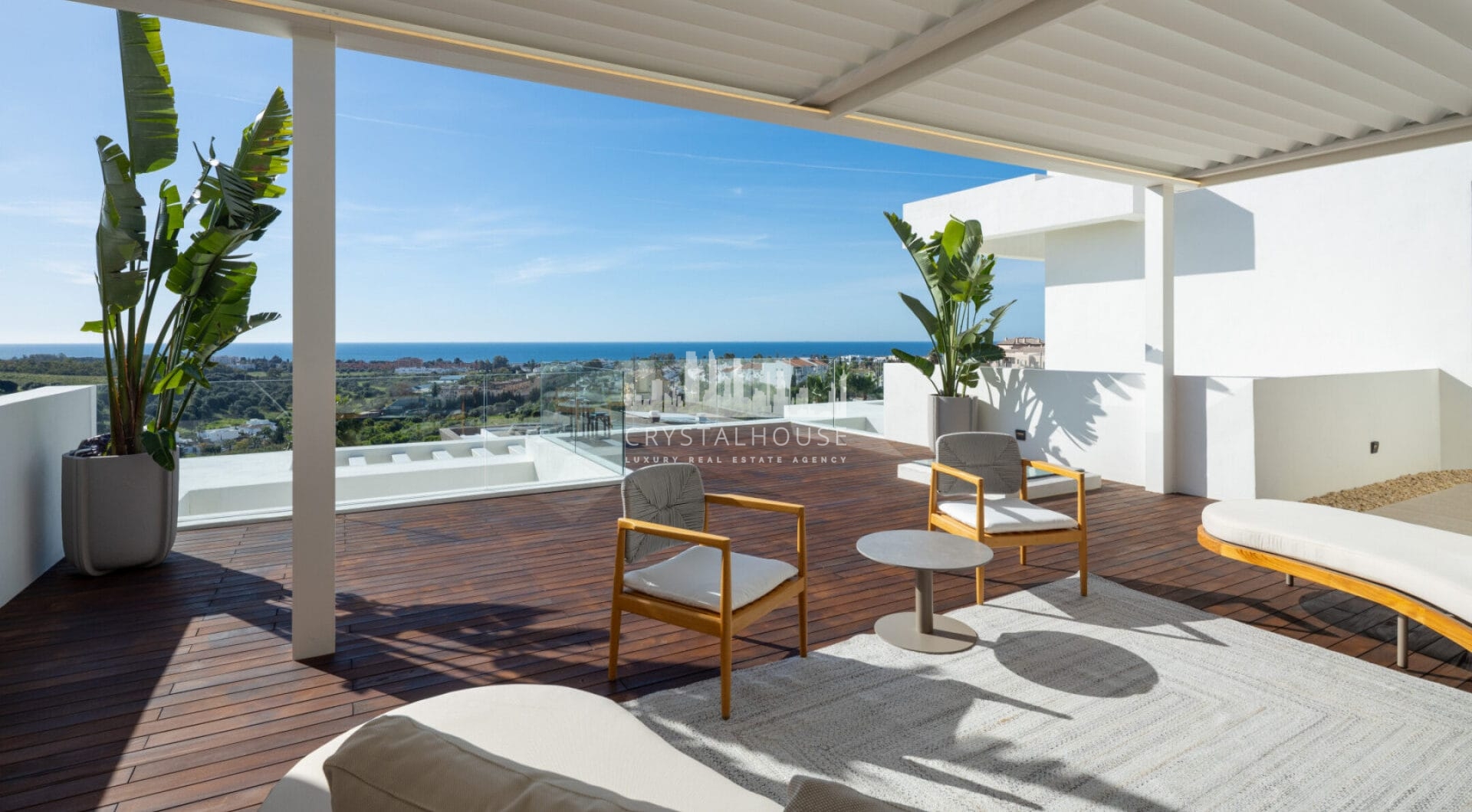 Przedstawiamy zupełnie nową nowoczesną willę położoną w ekskluzywnej zamkniętej społeczności Los Flamingos, Benahavís.