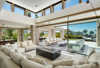 Odkryj Villa P, architektoniczne arcydzieło w Nueva Andalucia, gdzie każdy szczegół został zaprojektowany tak, aby oferować niezrównany styl życia.