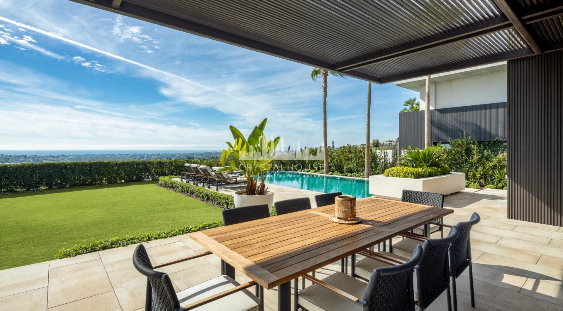 The Hills 5 to niezwykła willa zaprojektowana przez znanego architekta Diego Tobal, położona w doskonałej lokalizacji w ekskluzywnej dzielnicy La Quinta.