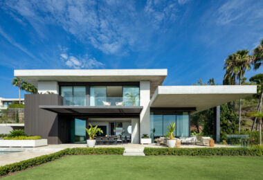 The Hills 5 to niezwykła willa zaprojektowana przez znanego architekta Diego Tobal, położona w doskonałej lokalizacji w ekskluzywnej dzielnicy La Quinta.