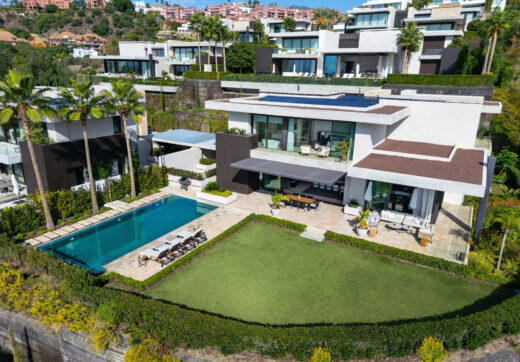 The Hills 5 to niezwykła willa zaprojektowana przez znanego architekta Diego Tobal, położona w doskonałej lokalizacji w ekskluzywnej dzielnicy La Quinta.