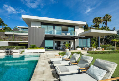 The Hills 5 to niezwykła willa zaprojektowana przez znanego architekta Diego Tobal, położona w doskonałej lokalizacji w ekskluzywnej dzielnicy La Quinta.