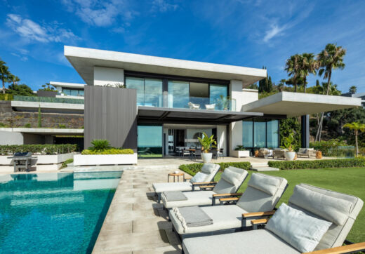 The Hills 5 to niezwykła willa zaprojektowana przez znanego architekta Diego Tobal, położona w doskonałej lokalizacji w ekskluzywnej dzielnicy La Quinta.