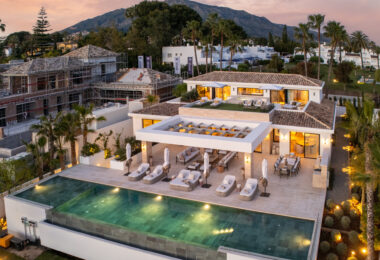 Villa Azteca to czarująca willa położona w bardzo pożądanym obszarze Aloha.