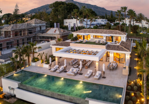 Villa Azteca to czarująca willa położona w bardzo pożądanym obszarze Aloha.