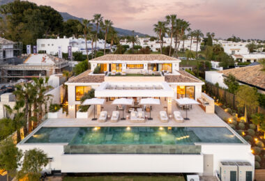 Villa Azteca to czarująca willa położona w bardzo pożądanym obszarze Aloha.