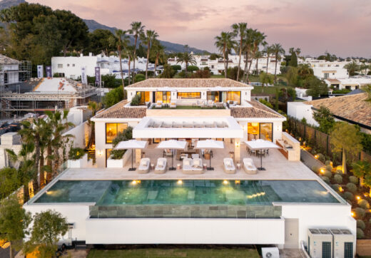 Villa Azteca to czarująca willa położona w bardzo pożądanym obszarze Aloha.